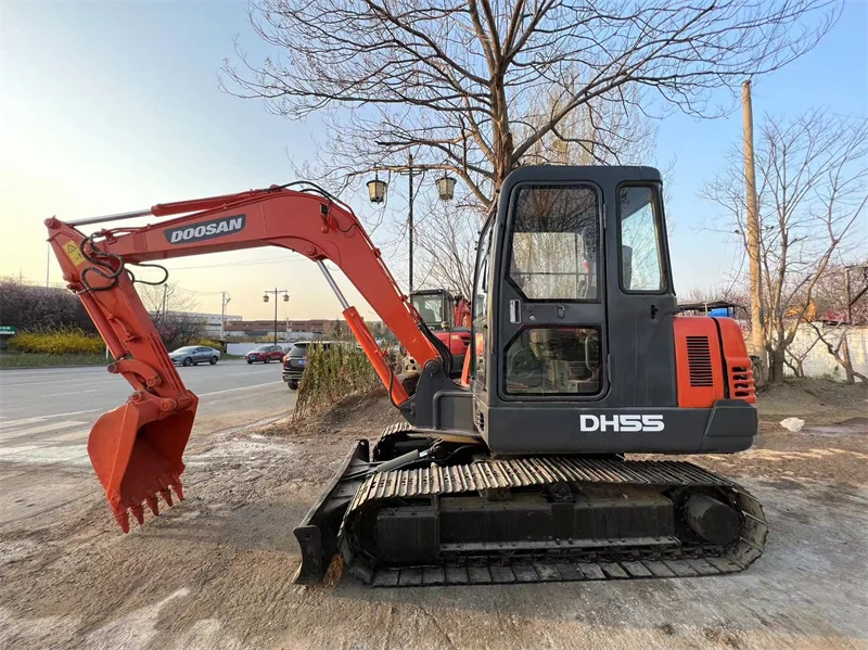 Хороший товар сделанный в Южной Корее средний dx55 подержанный экскаватор doosan для продажи