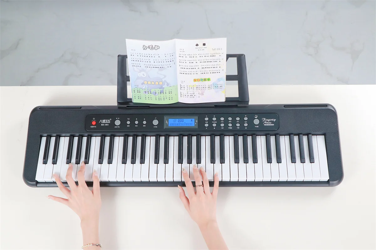 High quality touch sensitive piano 61-keys beginner digital synthesizer 2.2CM standard musical keyboard teclados from China