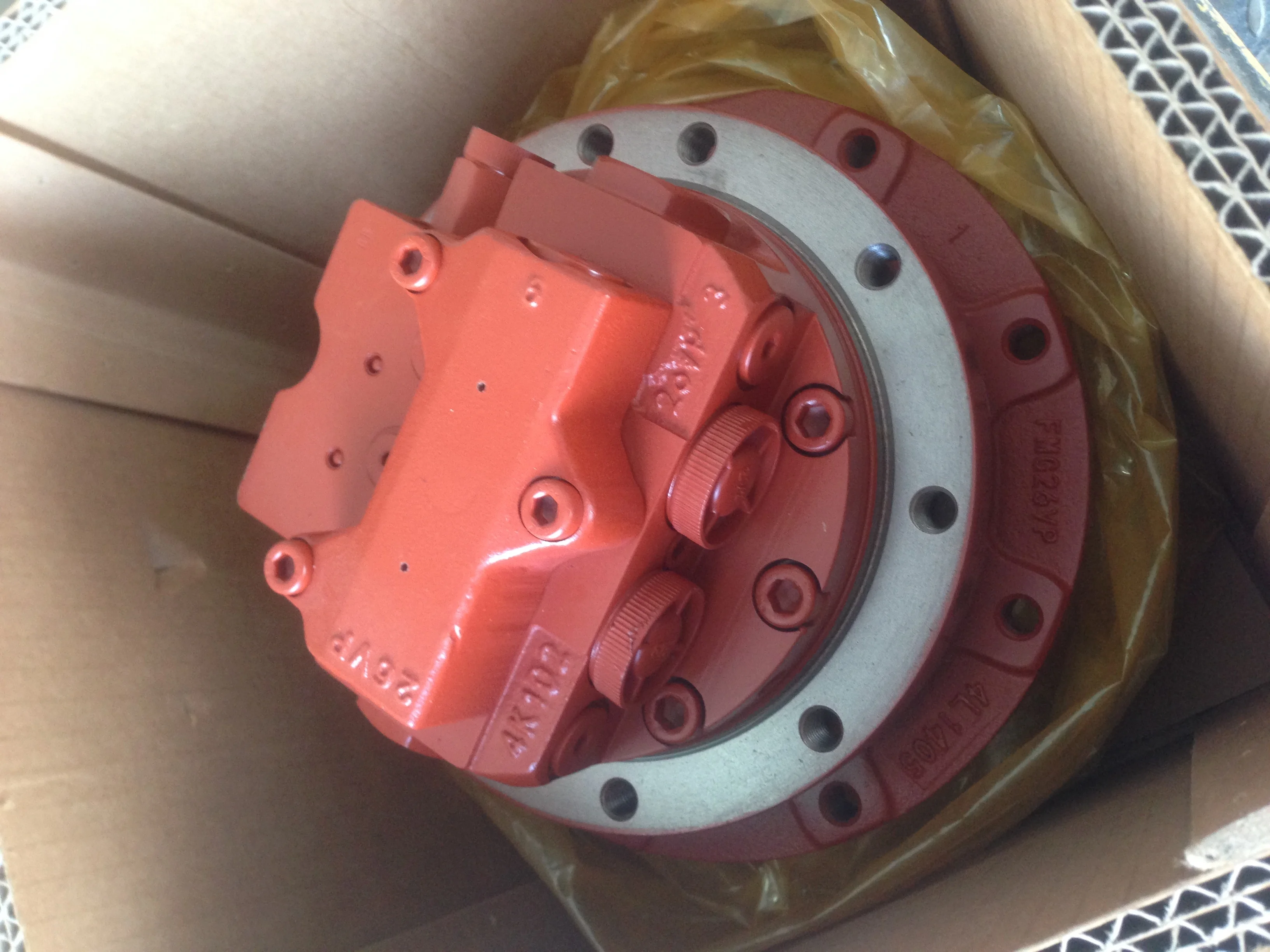 PC30-6 Final drive Travel Motor PC30  hydraulic excavator 20S-60-22-102 20S-60-22100 20S-60-72120