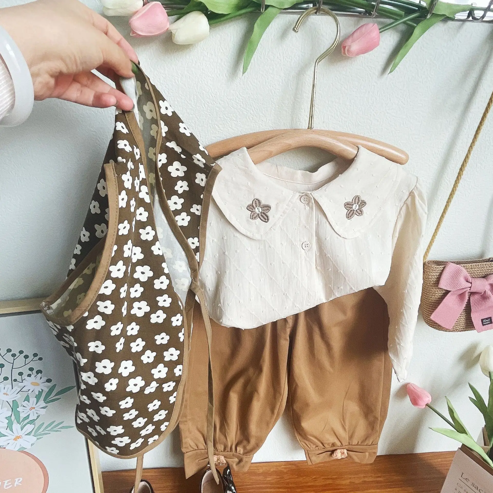 New Arrival 3-8 Years Old  Girls Clothes Cute Small Floral Doll Shirt + Embroidered Jeans Spring Clothes Set