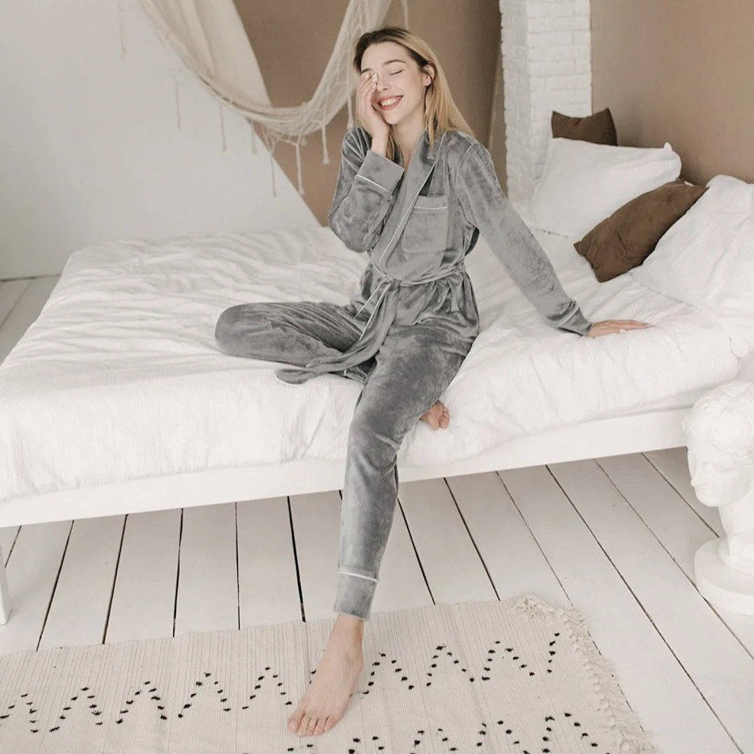 Europe and America Velvet Thick And Warm Bulk Pajama Set Onesie Womens Supplier