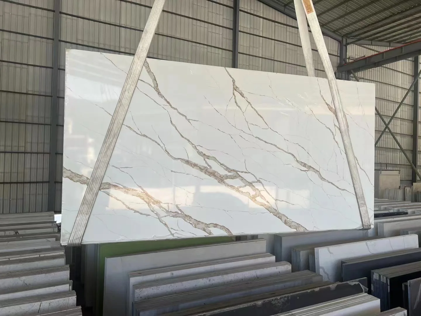 Artificial Calcatta Gold Quartz 15mm-30mm thick Calacatta Gold Quartz Stone Countertops Slabs