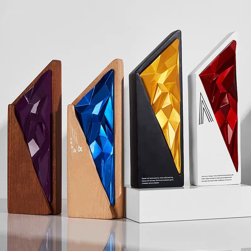 KK High End Atmospheric Metal Crystal Trophy, Solid Wood Geometric Resin Handicraft Company Annual Meeting Trophy