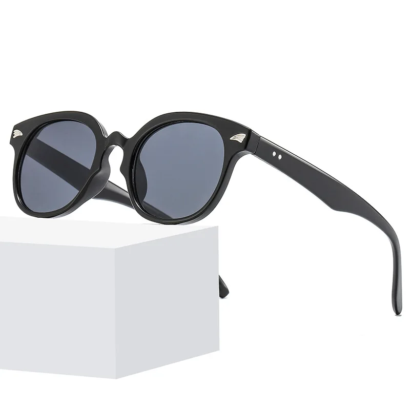 Men sunglasses round frame black color wayfarer polarized sunglasses mens classic style 2021