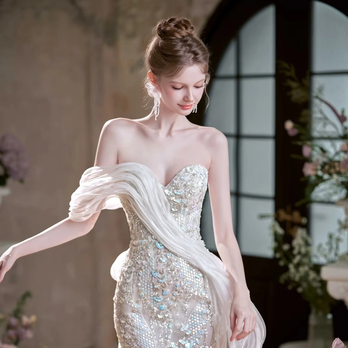 Свадебное вечернее платье с жемчугом