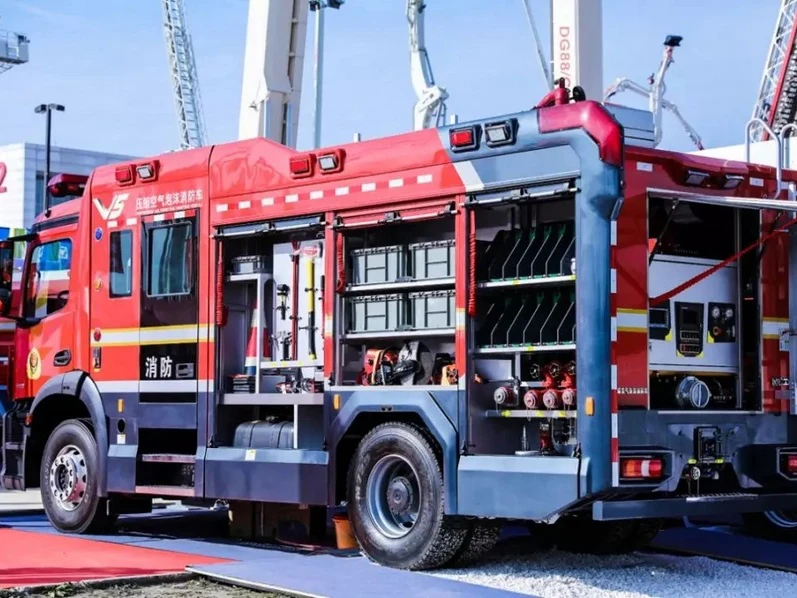 Water foam fire truck JP20C2 20m fire fighting truck 6 passengers for marshaling fire fighting