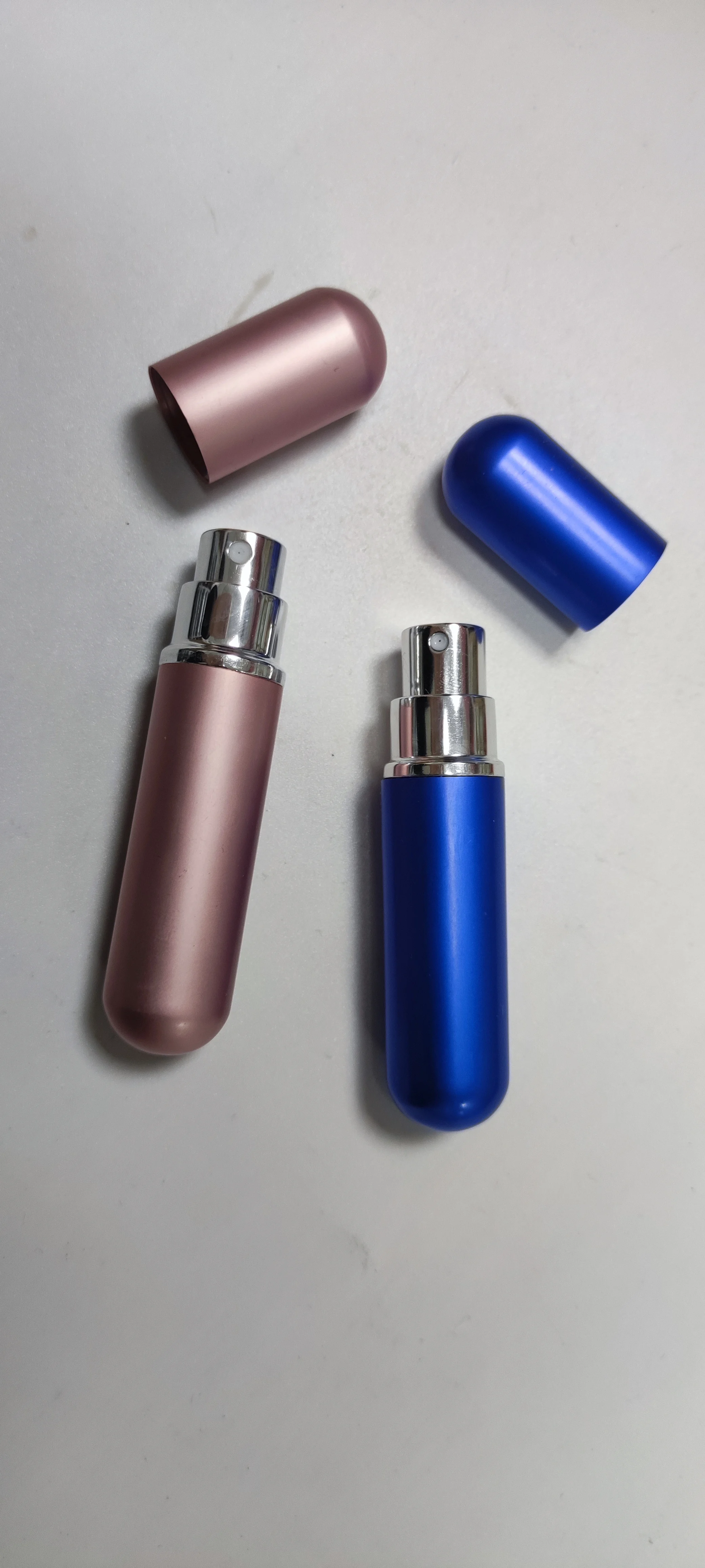 Colorful Portable 5ml perfume bottle with shell and inner bottle mixed color refillable perfume bottle