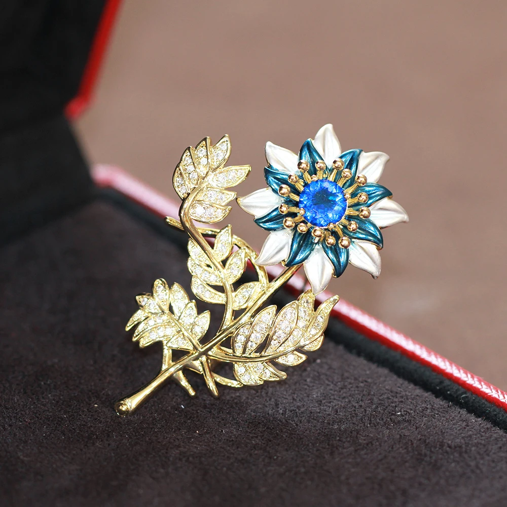 High-grade niche modern sunward flower brooch three color enamel glaze Daisy brooch simple drop oil anti-go light pin