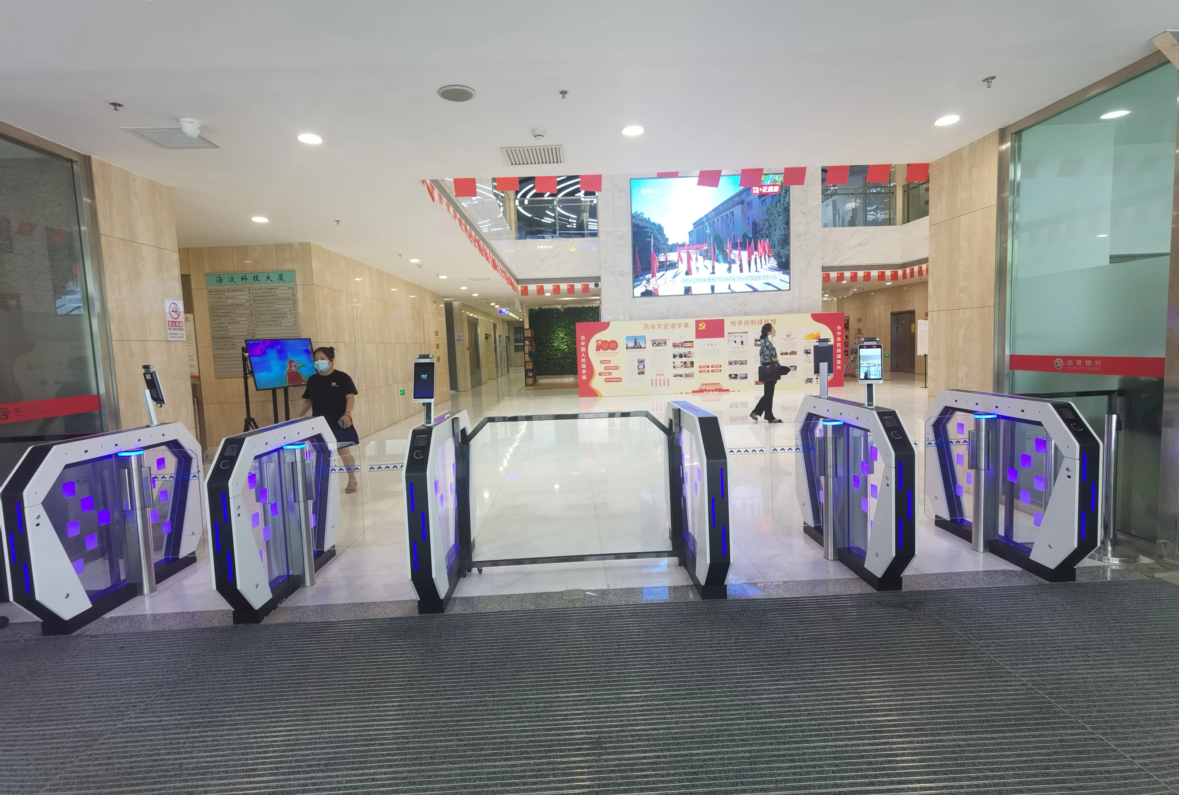 Аэропортовый поворотный турникет