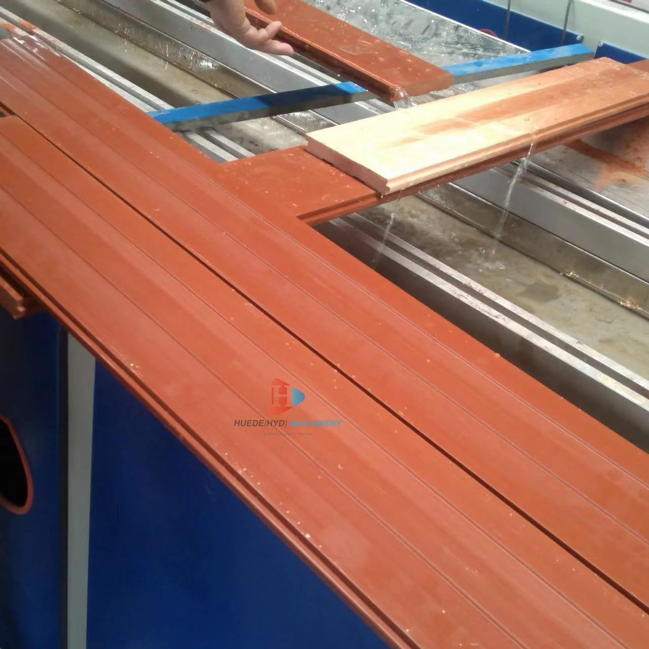 PP PE PVC WPC Wood Floor Making Machine WPC Plastic Board Production Line