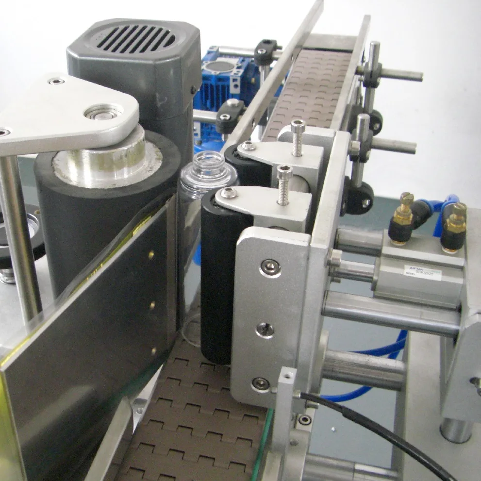 YM515 Automatic PET plastic glass bottle wrap around labeling machine for metal aluminum can sticker labeler