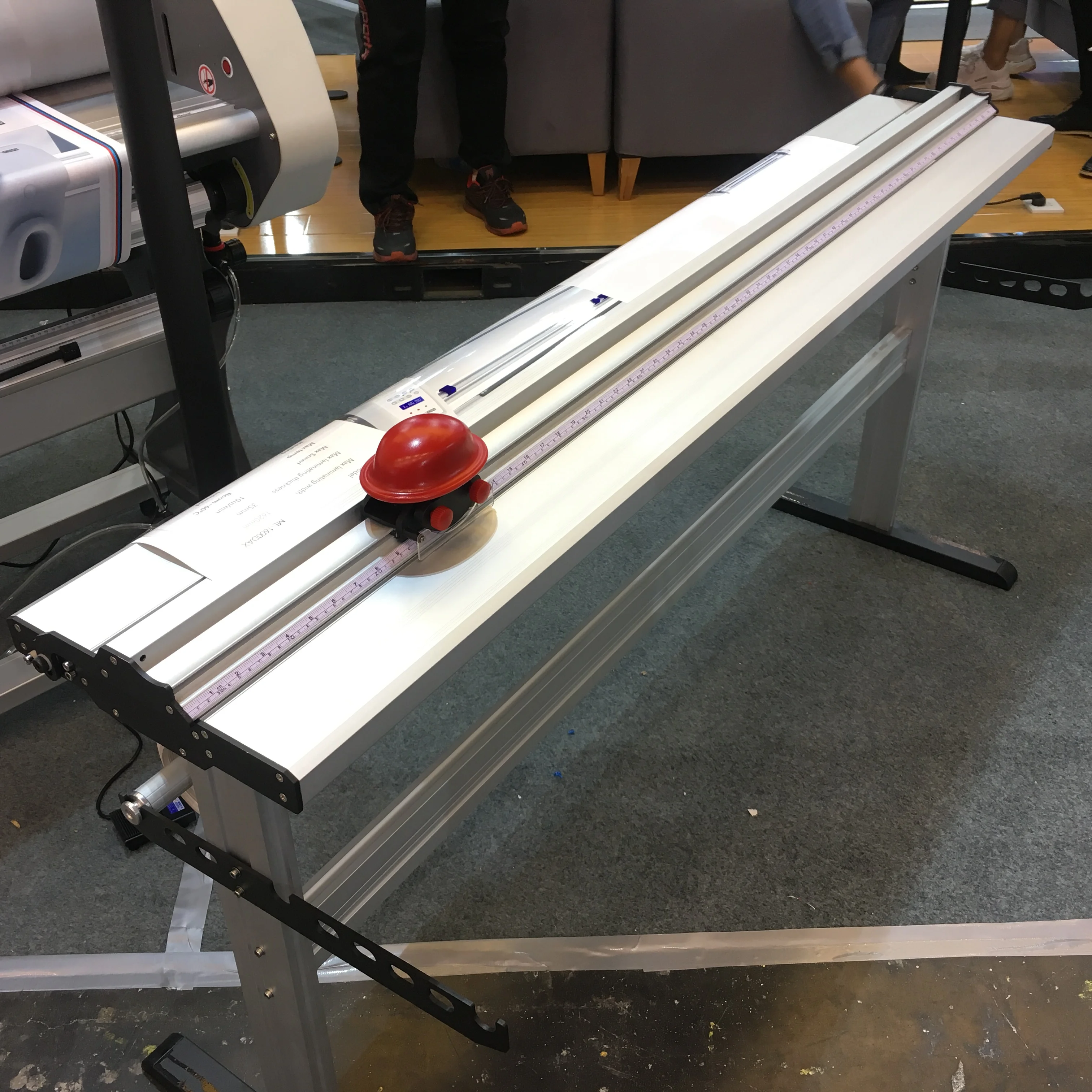 flatbed 1500mm wide format vinyl knife foam board paper cutter