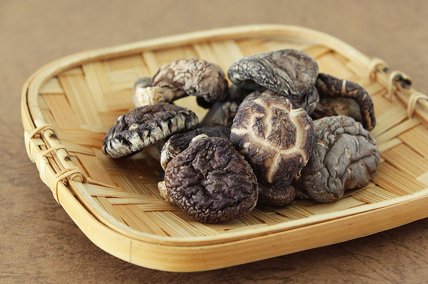 Rich in dietary fiber and potassium dried Brown shiitake mushroom
