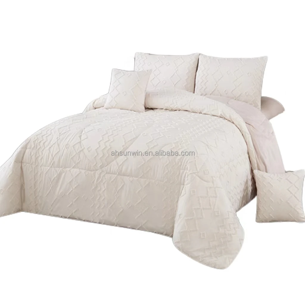 Hot Selling Luxury Bedding Set Velvet Quilt Bedding Set Rhombus Comforter Set Fleece Flat Sheet on the Bed