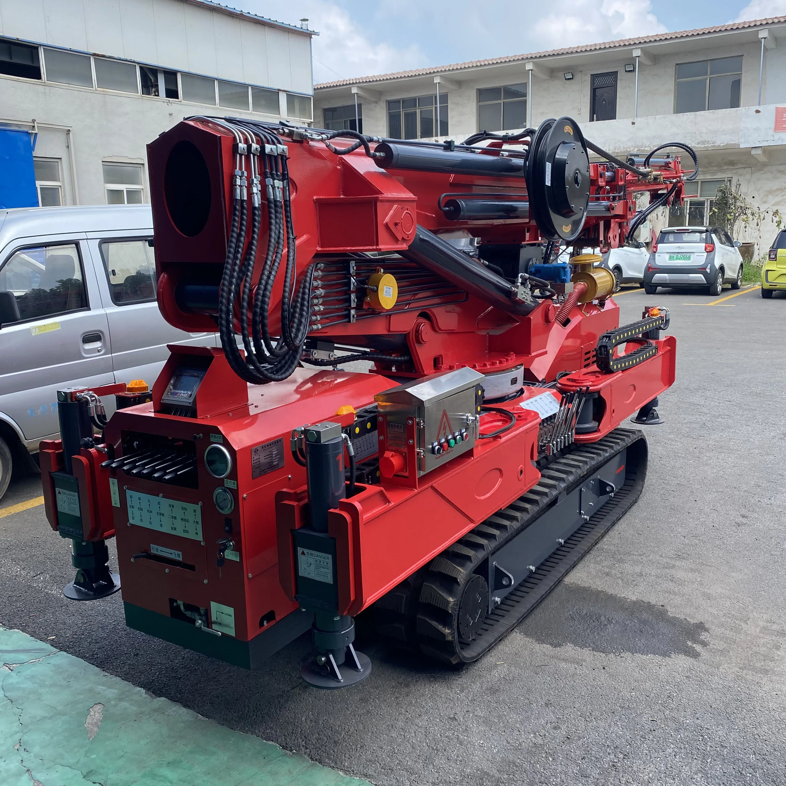 Hot Selling Low Profile Knuckle Boom Crane Truck Equipment New Used Construction Gear Motor Manufacturing Plant Folding Boom