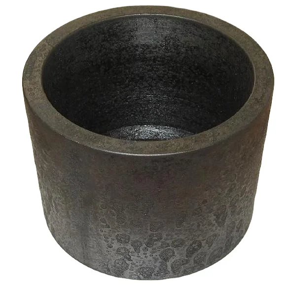 Graphite crucible with high isostatic pressure and high carbon content for metal melting and smelting