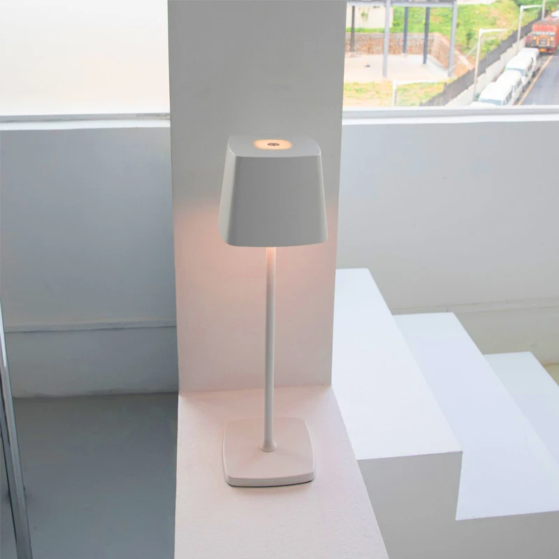 Hot Sale Dining Table Lamp Wireless Rechargeable Hotel Bar Coffee Table Lamp Luxury Decorative Desk Light