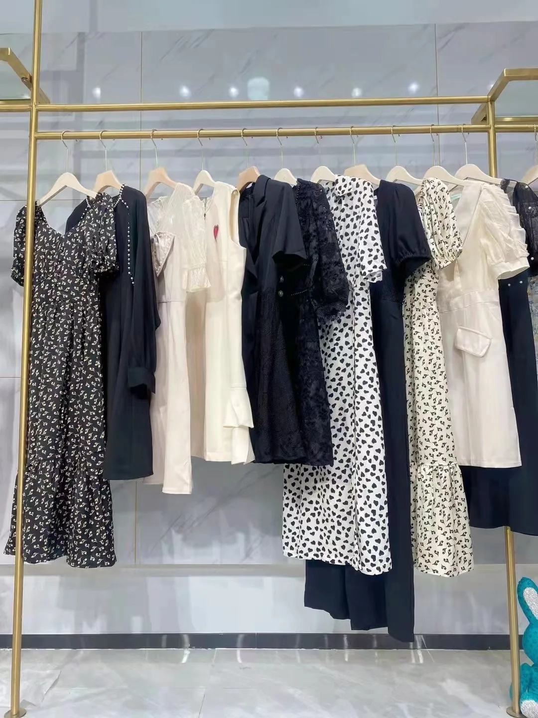 Оптовая продажа, новые женские смешанные платья для упаковки, летняя брендовая скидка, женская одежда в наличии