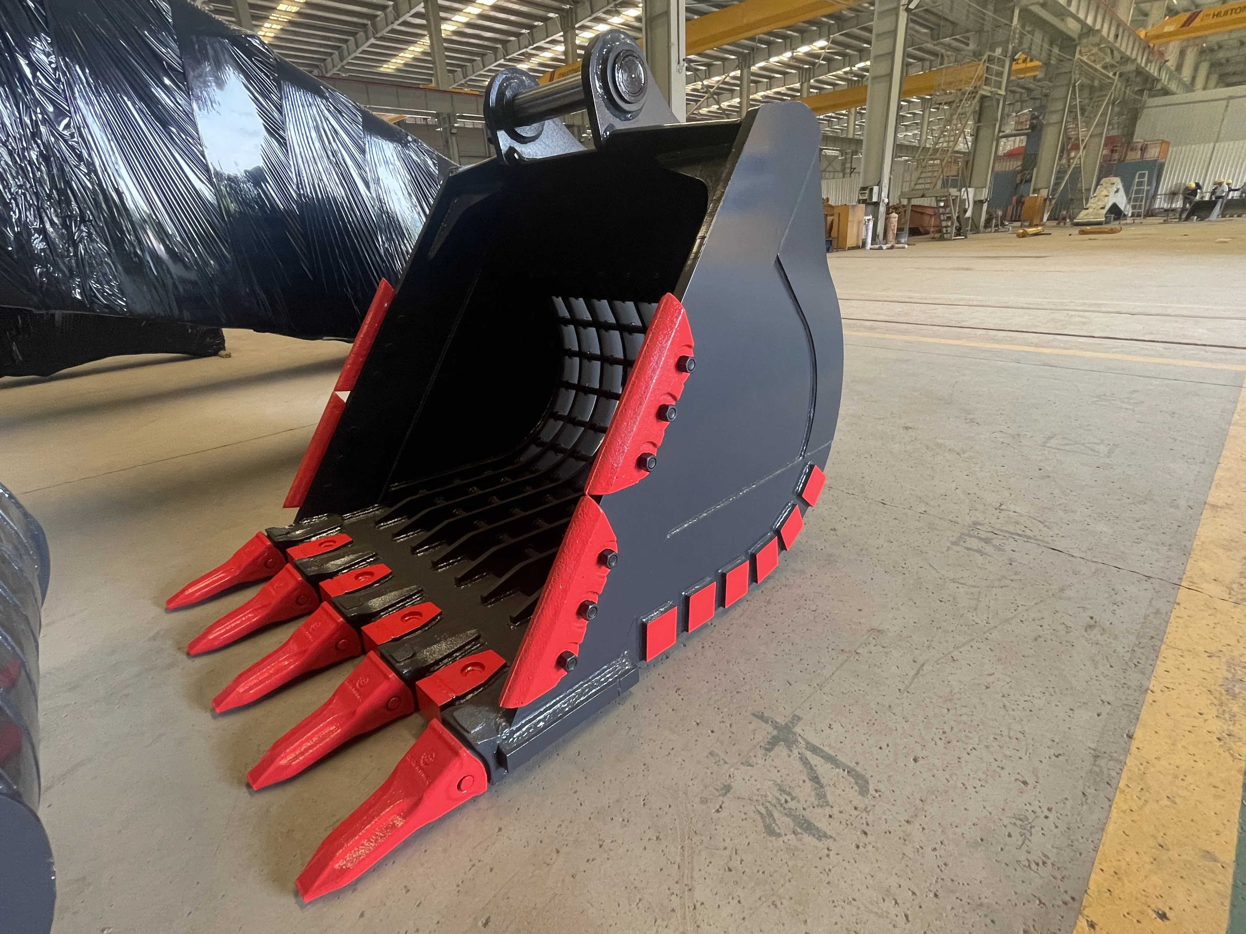 Hitachi-i PC 200 Heavy-Duty Rock Bucket for Construction for 5 Ton Excavator New Condition Discount Price