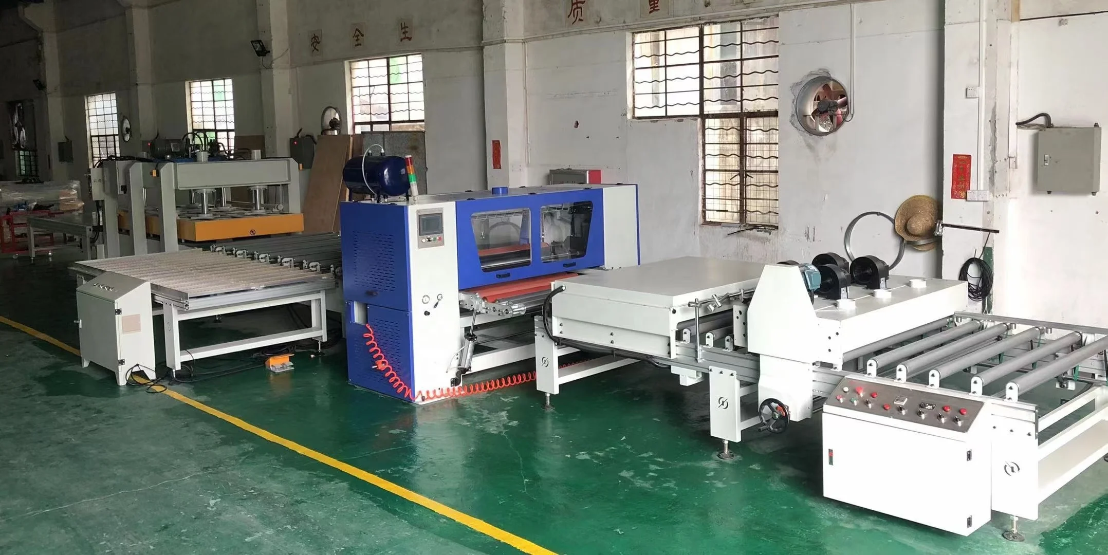 Manufacturers hot selling low price high quality easy to operate 380/220VPUR sandwich panel laminator