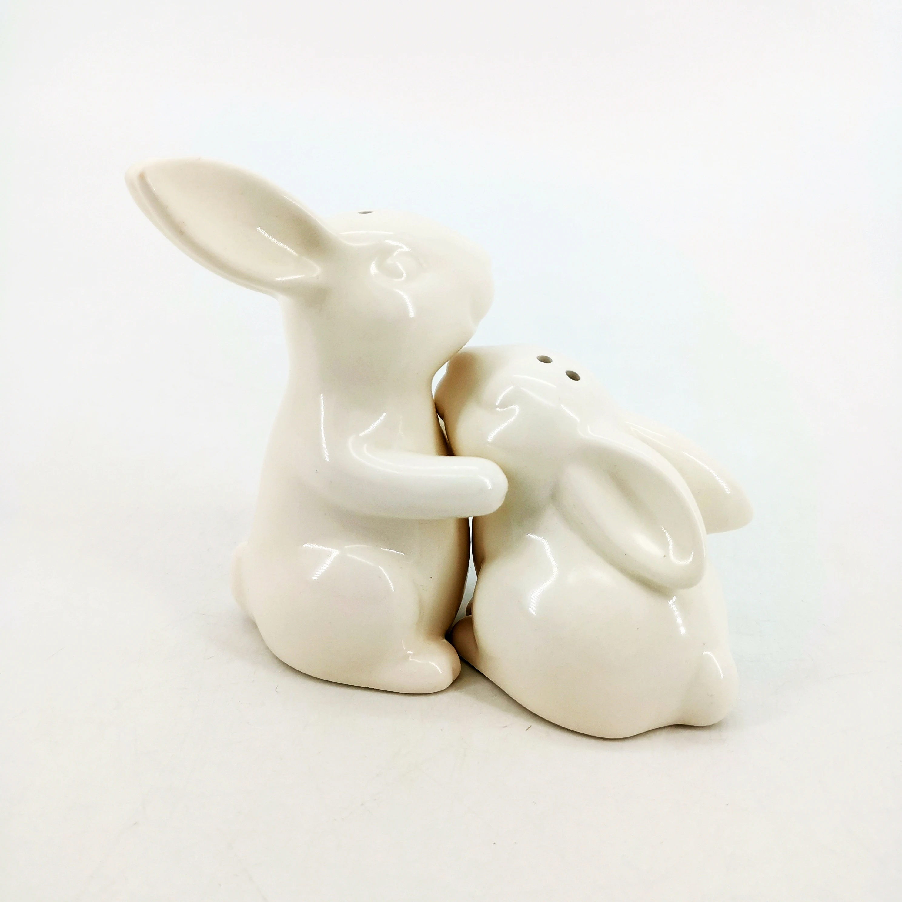 Factory directly sale ceramic emboss withe cute a  couple of rabbit shape kitchen spice jars  salt and pepper shakers set