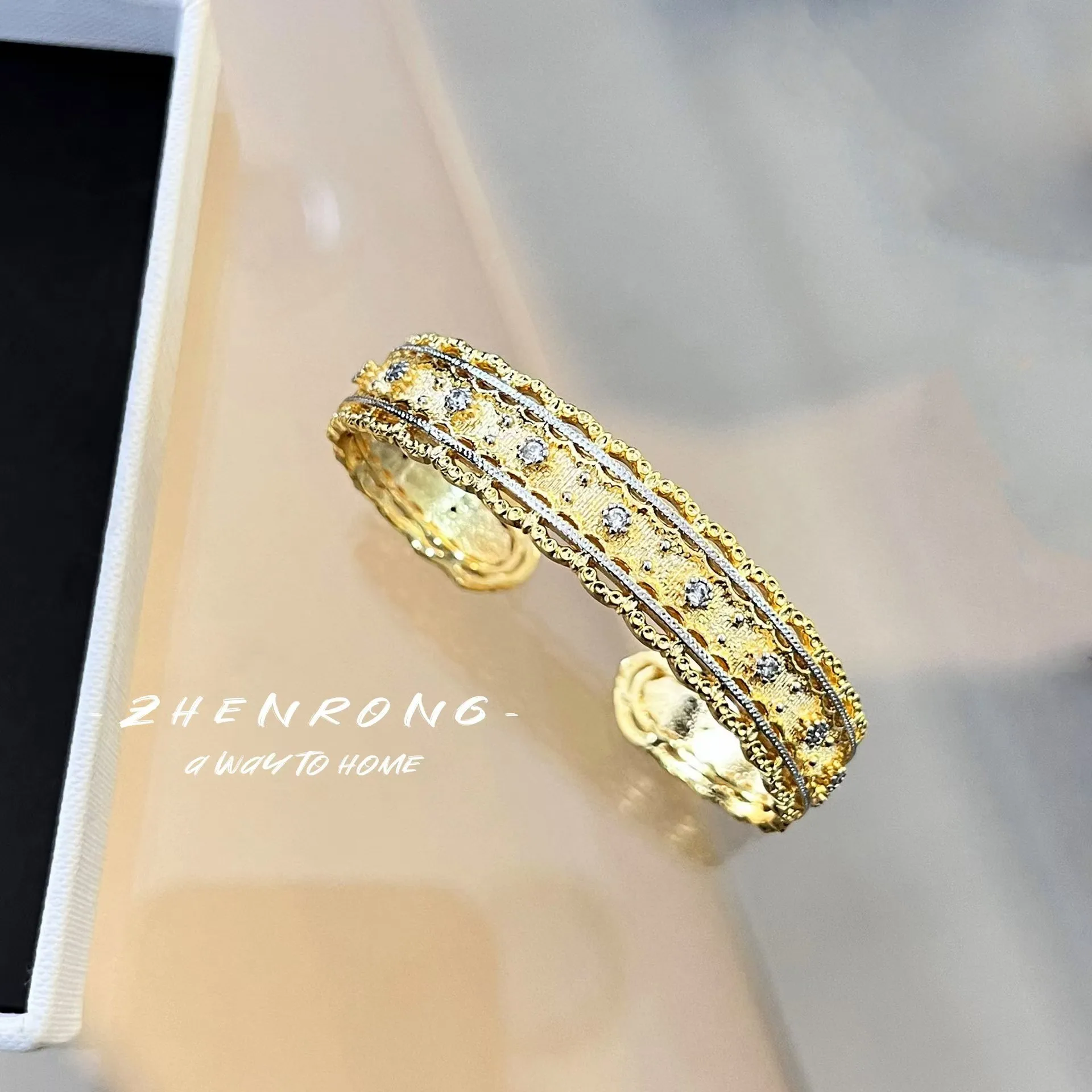 Trend jewelry 2024 Hot Sell Italian court style hollowed out full diamond gold plated silver plated flower bracelet for girl