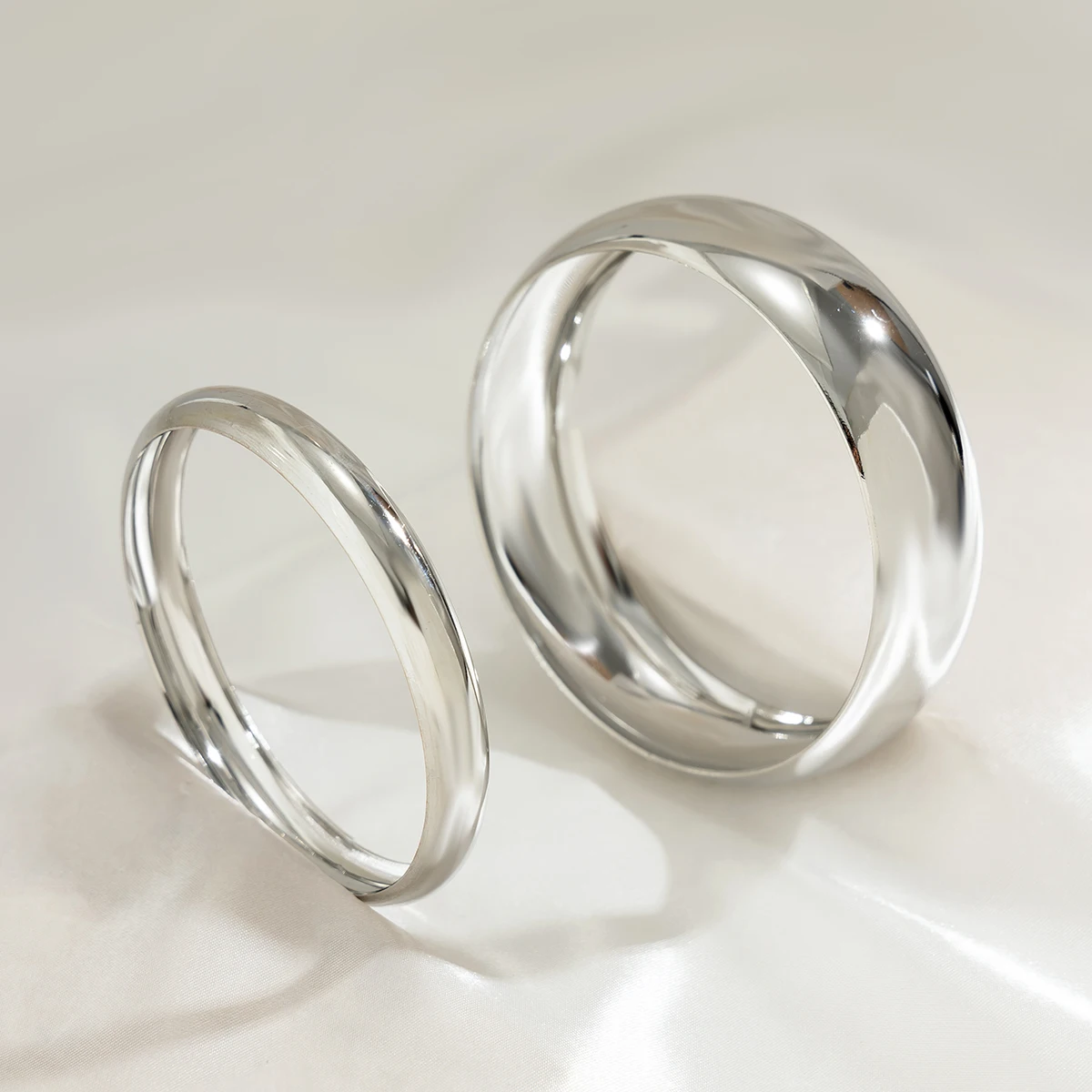 2 Pcs Smooth Metal Chunky Round Bangle Bracelet for Women Trendy Large Bracelets on Hand Accessories Ladies 2024 Fashion Jewelry