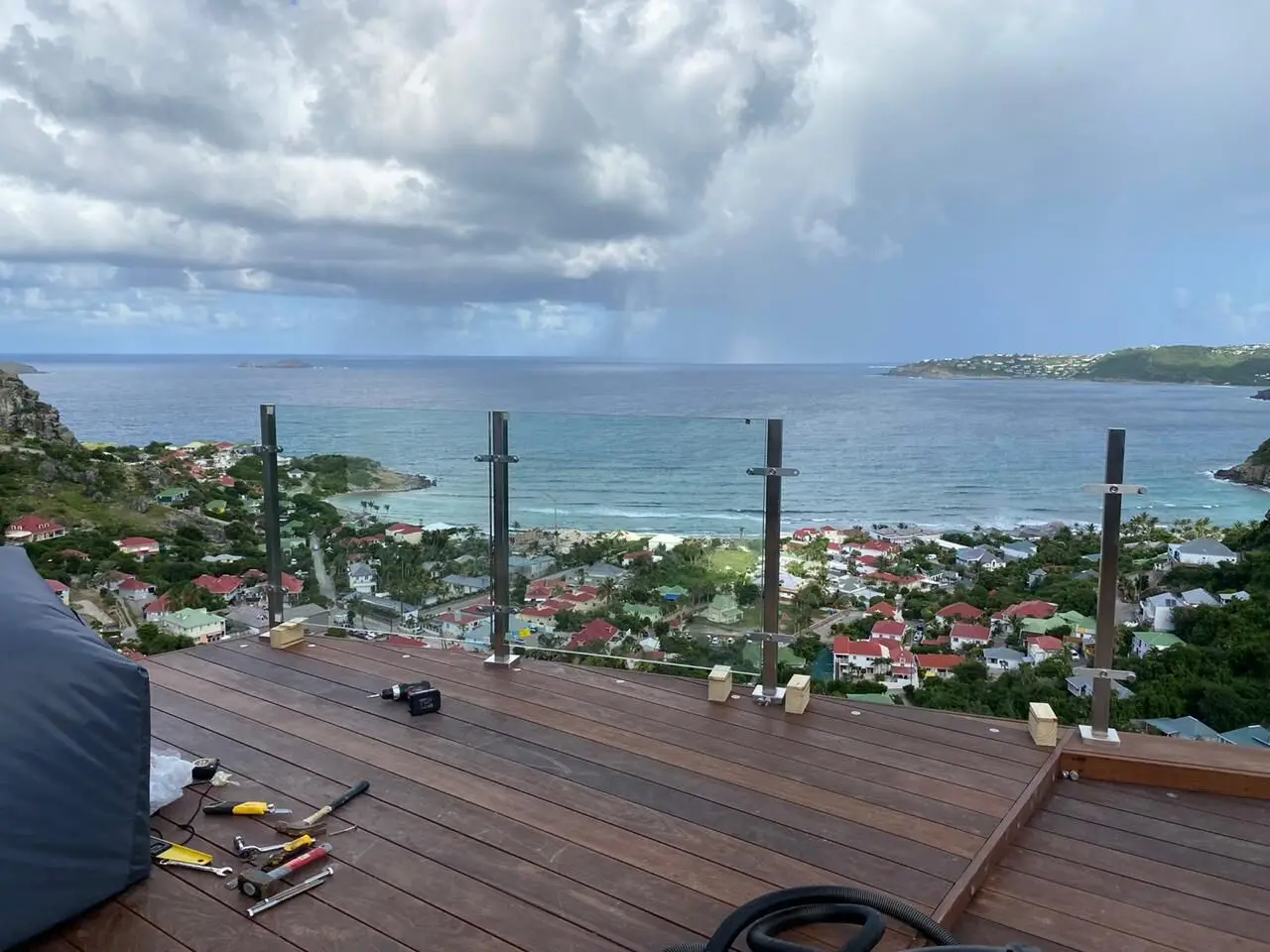 Zonron Modern Design Frameless U Channel Base Tempered Glass Railings Balustrades For Outside Project