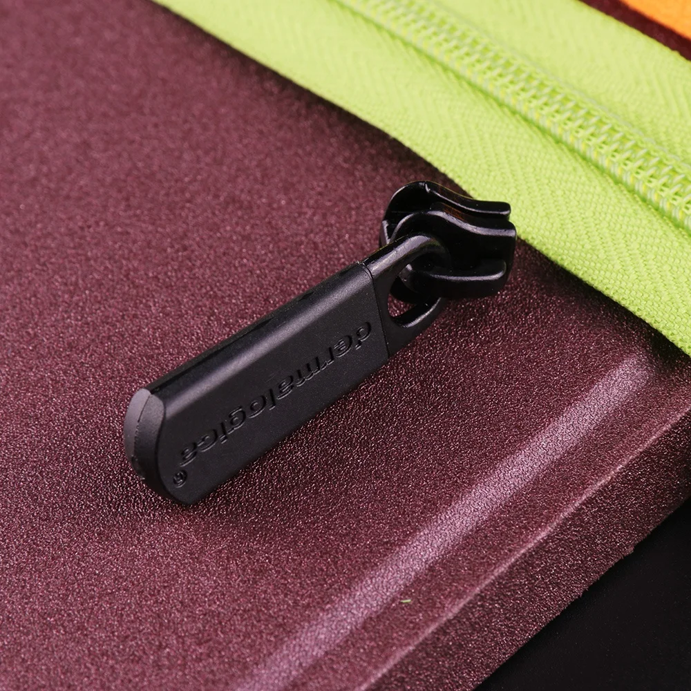 
YUANXING Black Plastic Tag Custom Logo Zip Pullers Zipper Sliders For Garment Bag 
