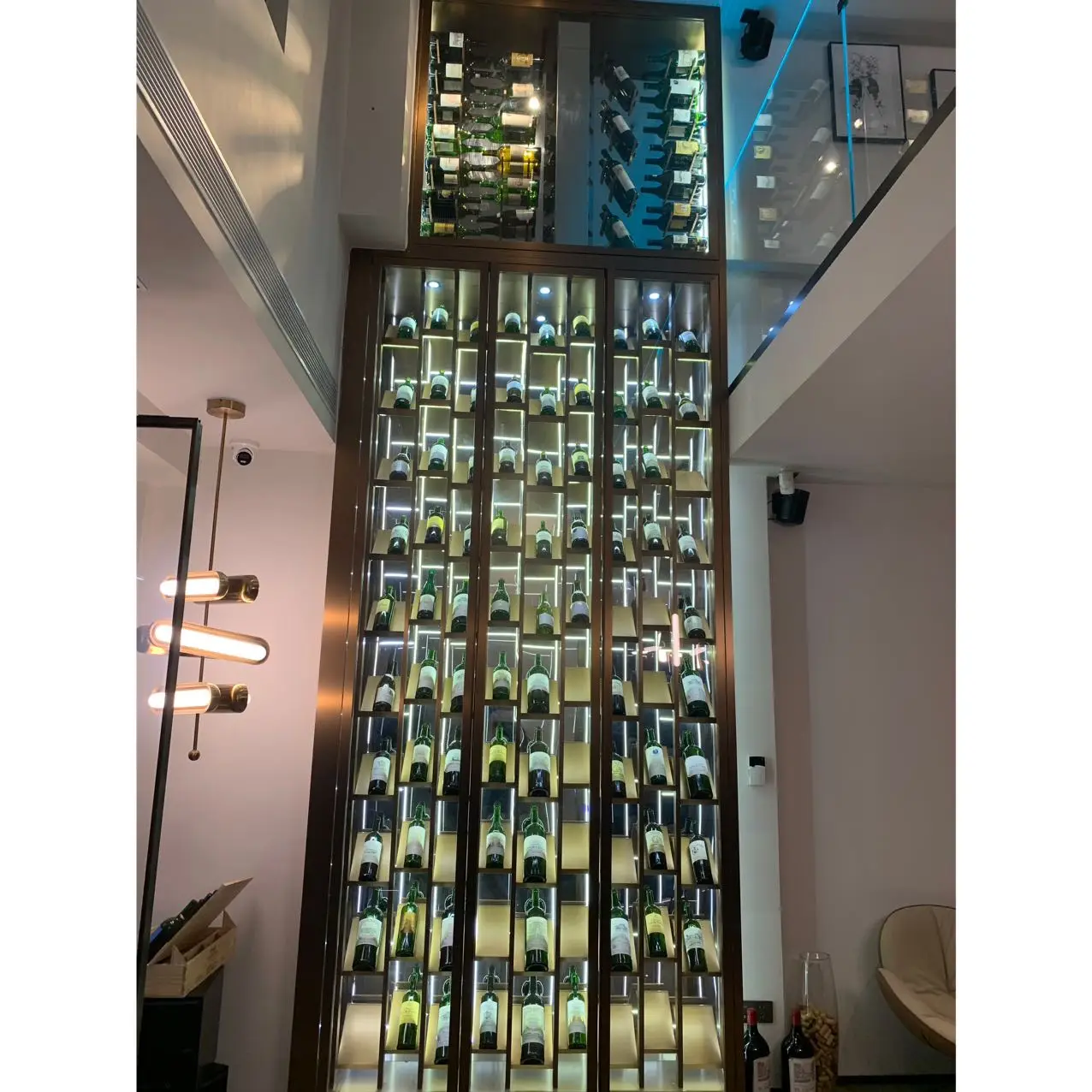 Business Hexagonal Screen Racks Style Wine Cabinets with Metal Polygonal Ininer Frame for Commercial Custom Outdoor Wine Cellars