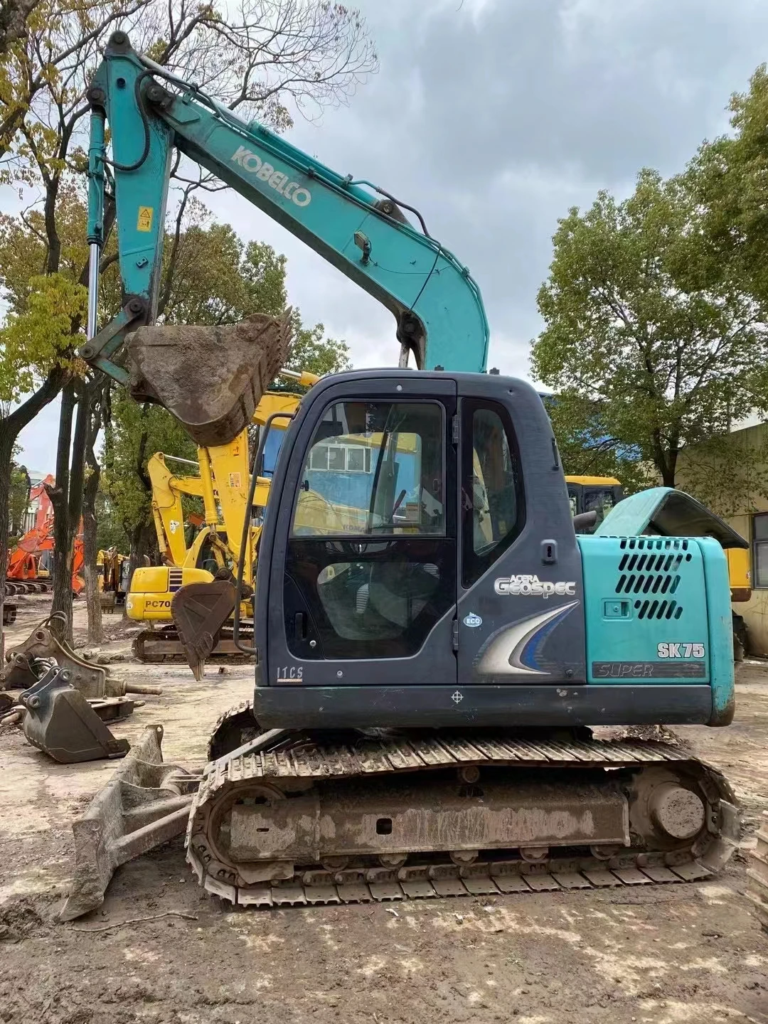 Японский небольшой экскаватор kobelco 75 7 тонн 8 готовый к отправке SK75 SK75SR SK75-8 мини-экскаваторы