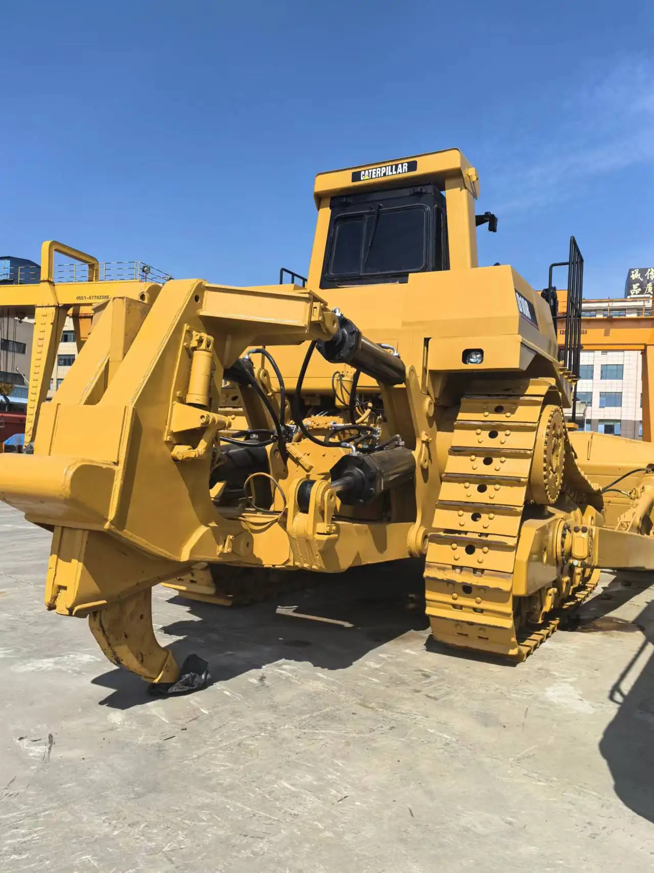 Бульдозер Caterpillar D10R с низким рабочим временем