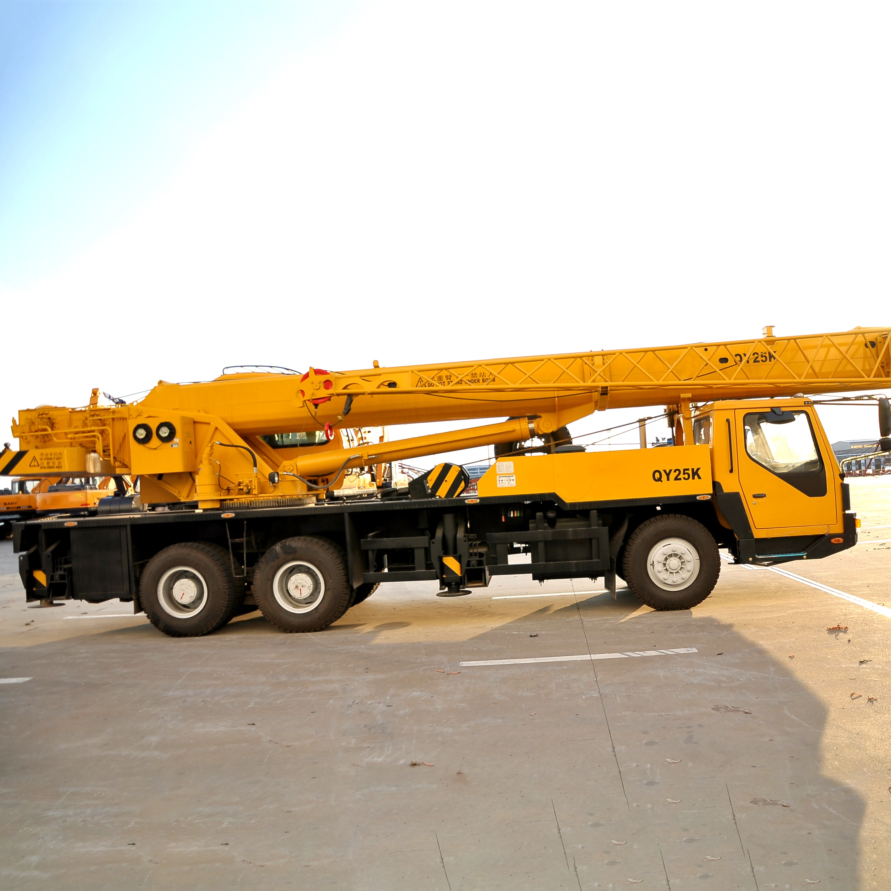 China Cheap Price New 25 Ton Foldable Arm Truck QY25K Mounted Boom Lift Car Crane with Basket Lorry Mounted Crane for Sale