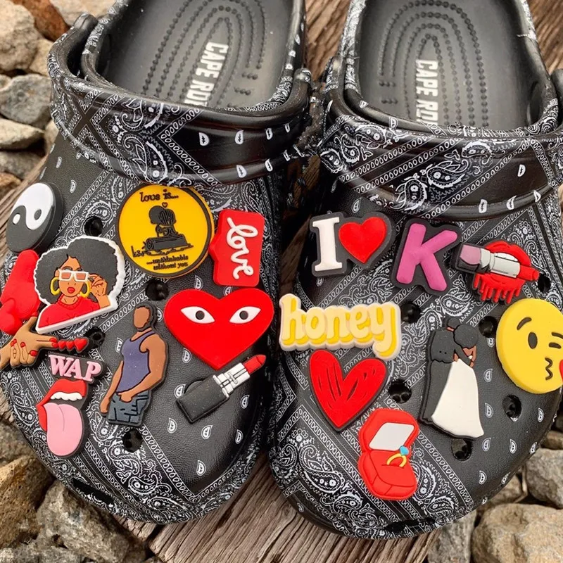 Ready to ship luxury designer croc shoe charms pvc croc charms luxury designer for adults sandals