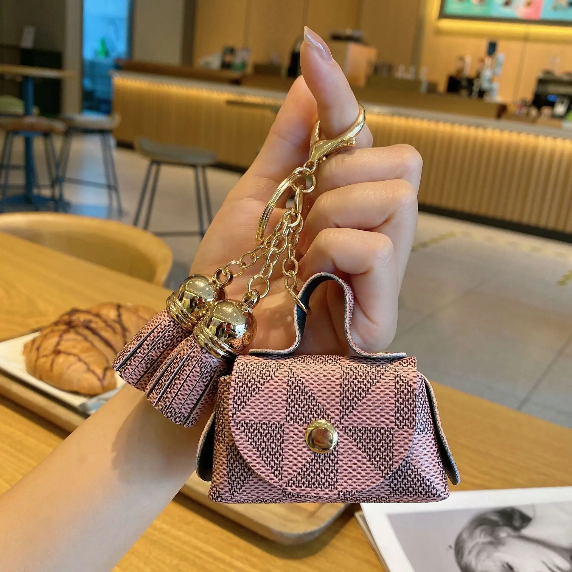 New Style Designer PU Leather Mini Coin Purse Keychain Earphone Bag Charm Key Chain Accessories Women Luxury Card Holder Wallet