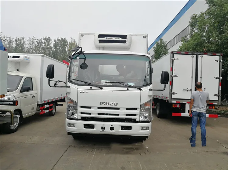 Japanese 6/7/8 T meat transport refrigerated truck
