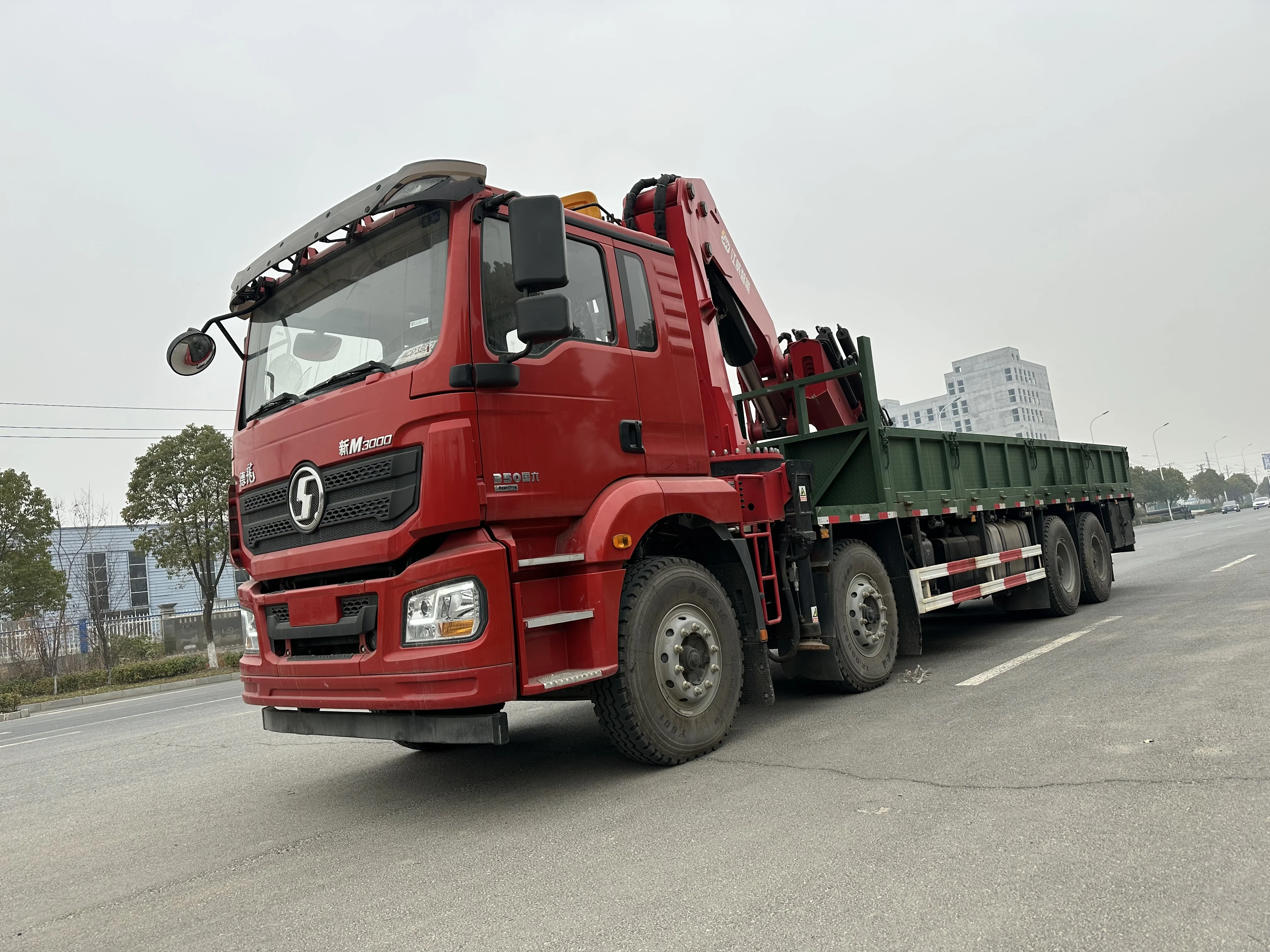 Large brand high-quality factory direct sales of 130 tons of large tonnage cranes used for lifting heavy objects