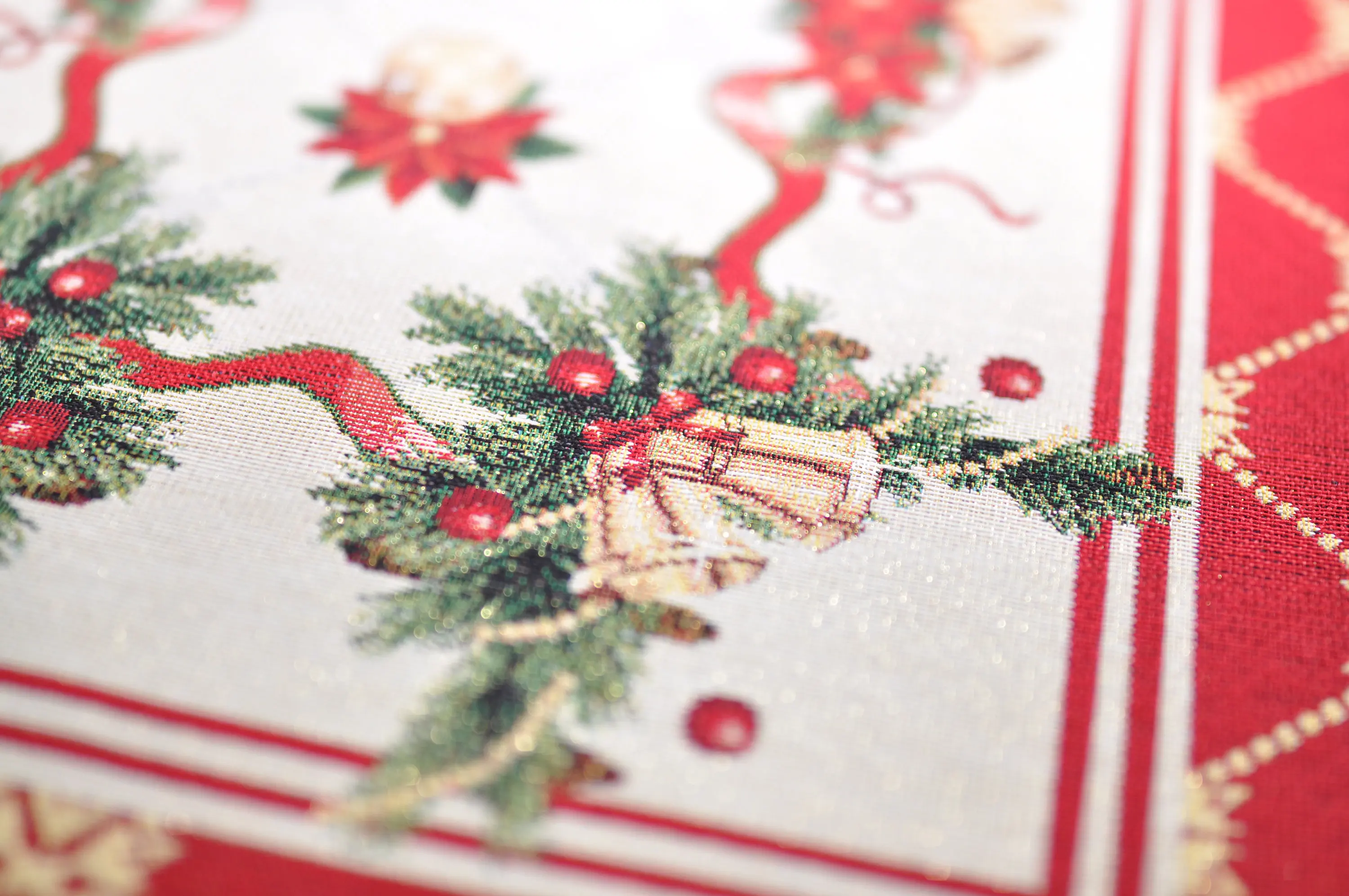 New Commodity Custom Printed Red Christmas Holiday Dining Table Runner
