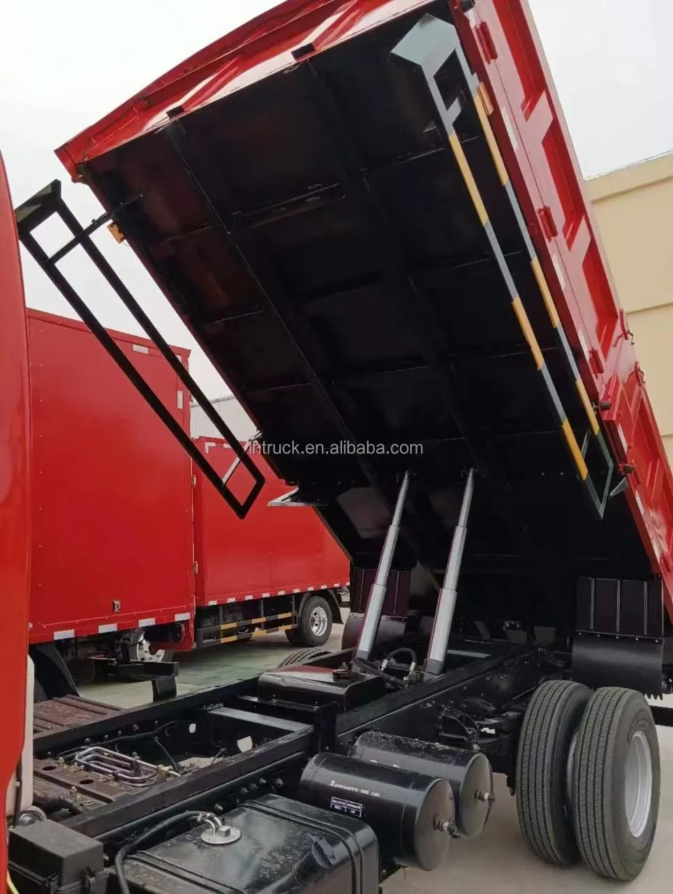 Chinese  Factory Direct Sales  4X2 Dongfeng High Quality Dump Truck  Mini 5 Ton Small Light Tipper Truck