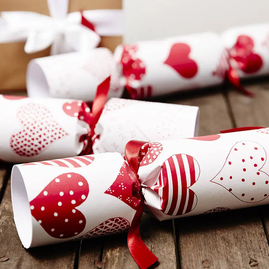 6 Inch Christmas Snaps Gifts Customized UV Gold Silver Party Decorations  Printing Packaging Custom Christmas Crackers Luxury