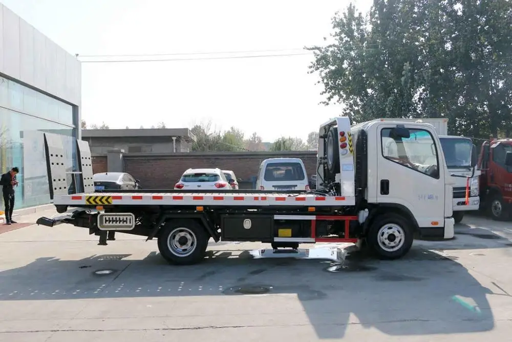 
4 ton Dongfeng car carrier hydruaulic flatbed road rescue wrecker tow truck 