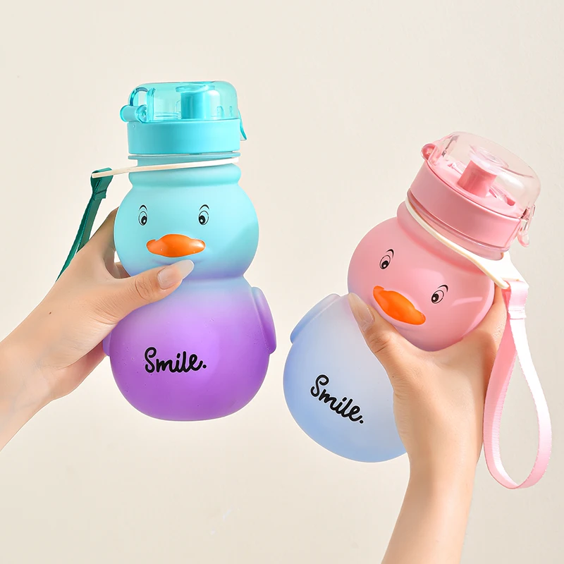 Cute Duck Shape 880ml Frosted Gradient Portable Plastic Drinkware BPA-Free Reusable School Water Bottle with Lid Kids School Use