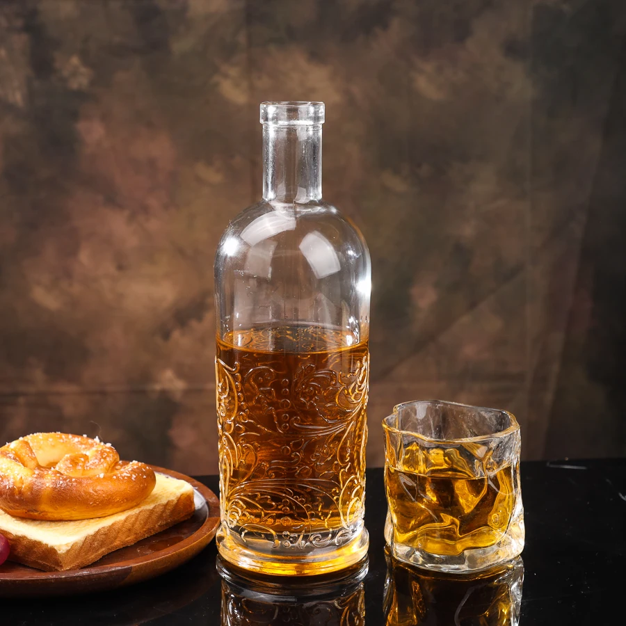 Customized Beverage Cork Lids Gin Custom Embossed Label Glass Bottle Rum Whiskey Bandy Vodka Wine Bottles Clear Glass Wine 750ml