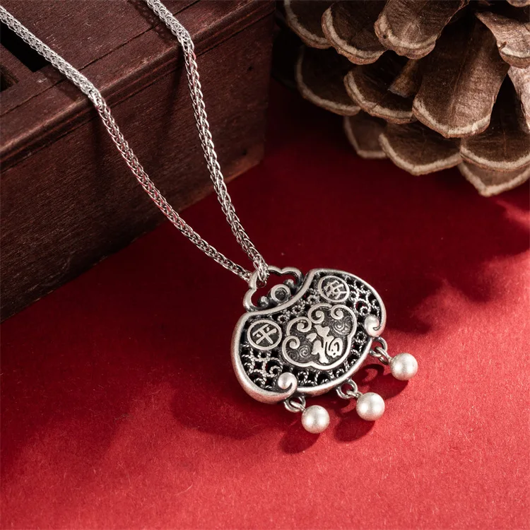 Chinese style s999 full silver vintage make old safety lock pendant Chinese style Fu character hollow flower silk water ripple