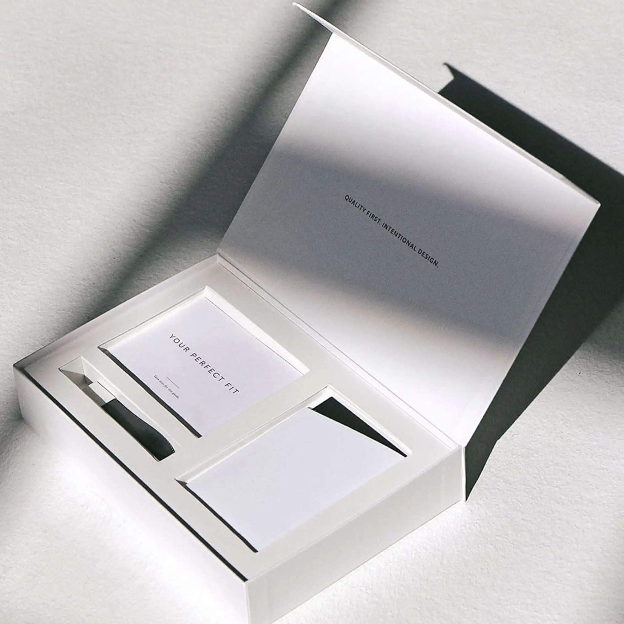 Customized Logo Premium Quality Recyclable Rigid Magnetic Flap Lid Small Business Vip Gift Set Packaging Boxes