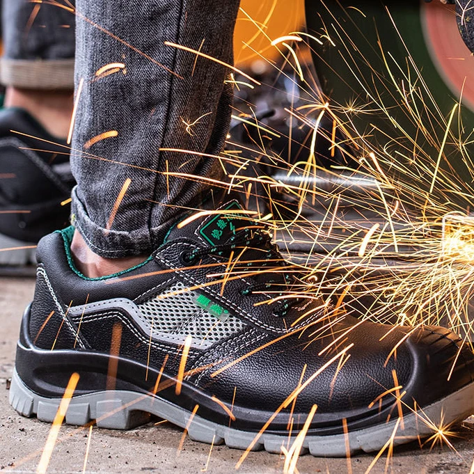 Dropshipping fashion 2022 anti hit anti stab insulation shoes men work safety shoes