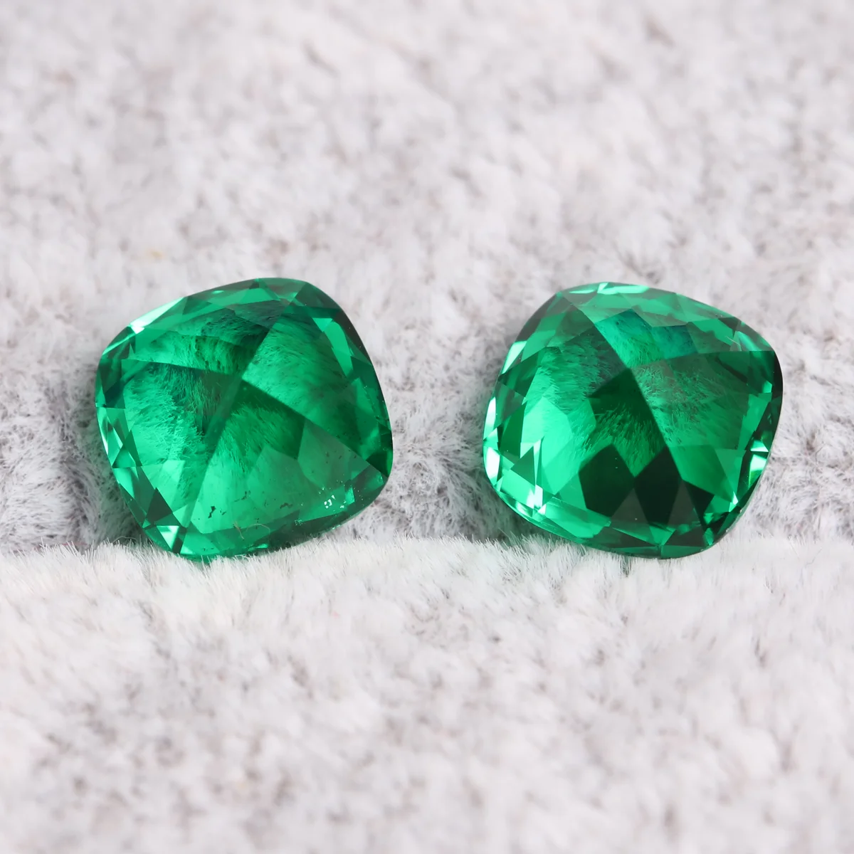 Cushion shape Lab Grown Emerald Gems 5x5mm 8x8mm Colombian  Emerald AGL Certified High Quality 5A Lab Grown Emerald