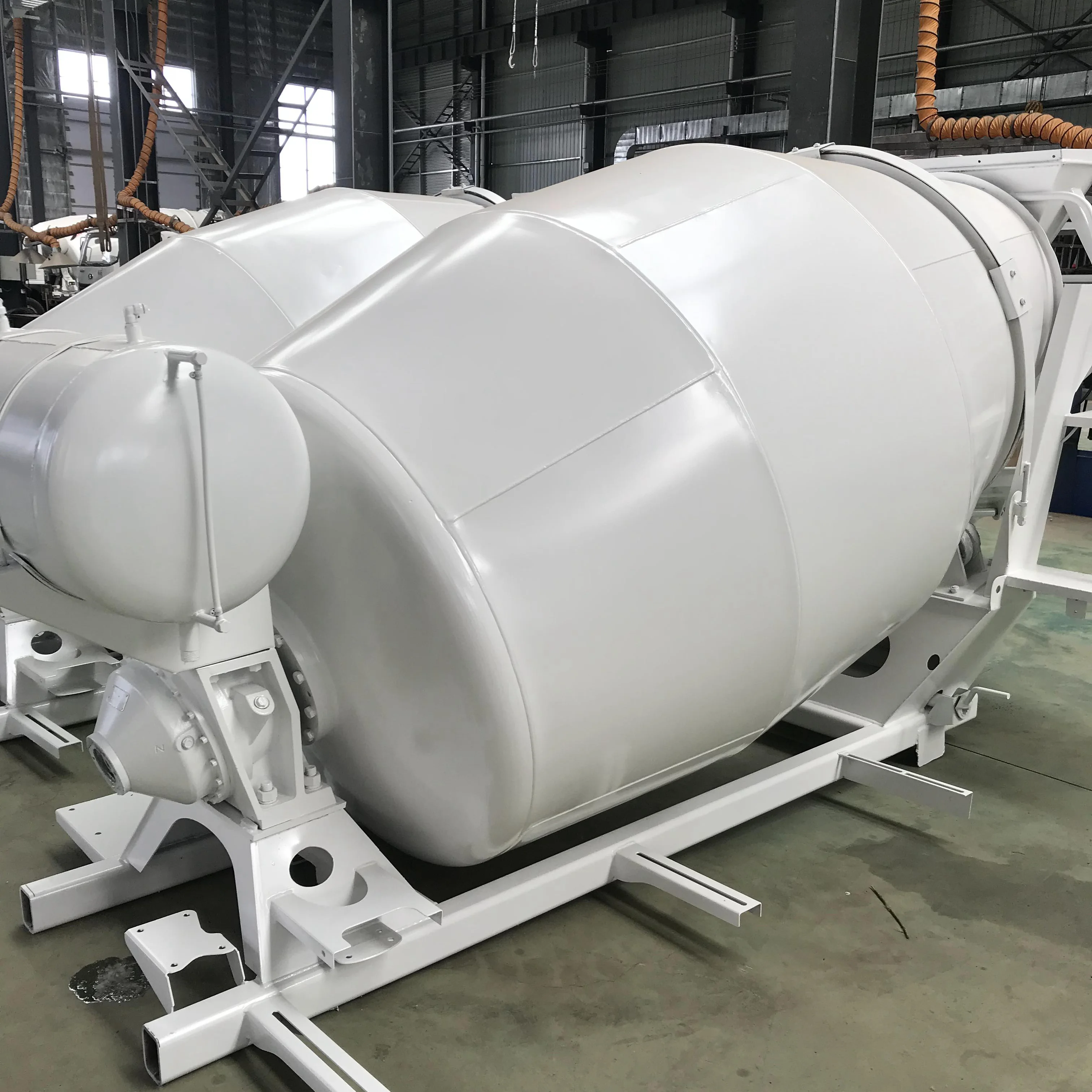 Diesel 2 Cubic Meters Concrete Mixer Truck 6 Cubic Yards Cement Concrete Mixer Truck Dongfeng Mixer Concrete Truck