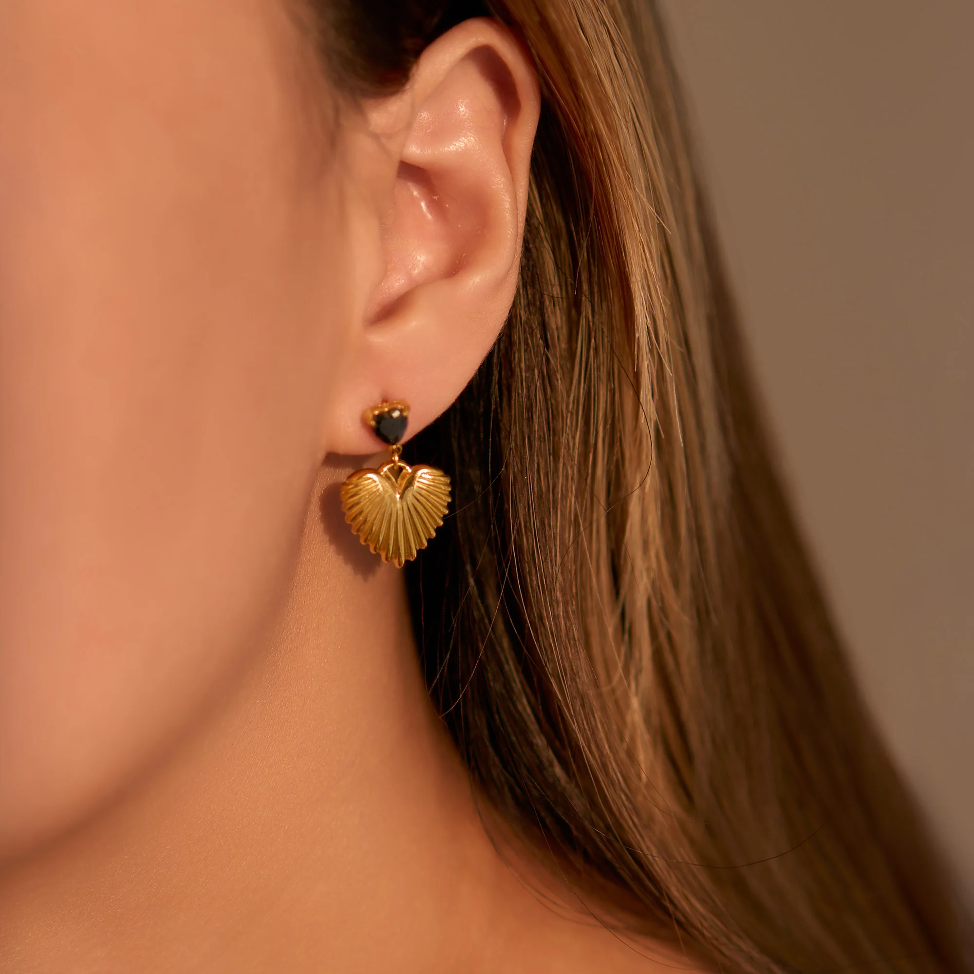 2025 Dazan NEW Winter INS 18k Gold Plated Hypoallergenic Stainless Steel Black Zircon Heart Earrings Fashion Show Model Jewelry