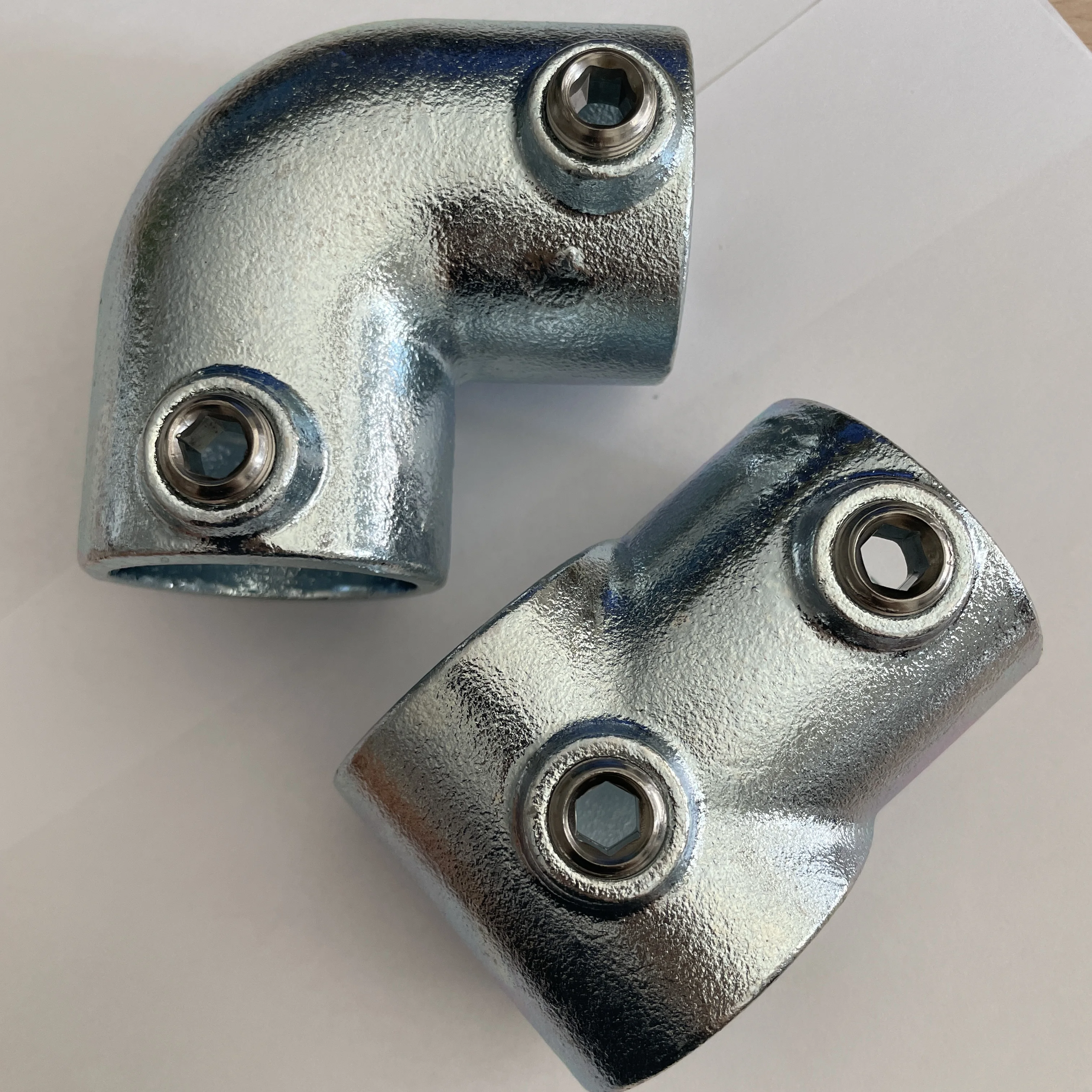 Galvanized GI Pipe Fittings Malleable Iron Metal 90 Degree Elbow Key Clamps Connector Screws
